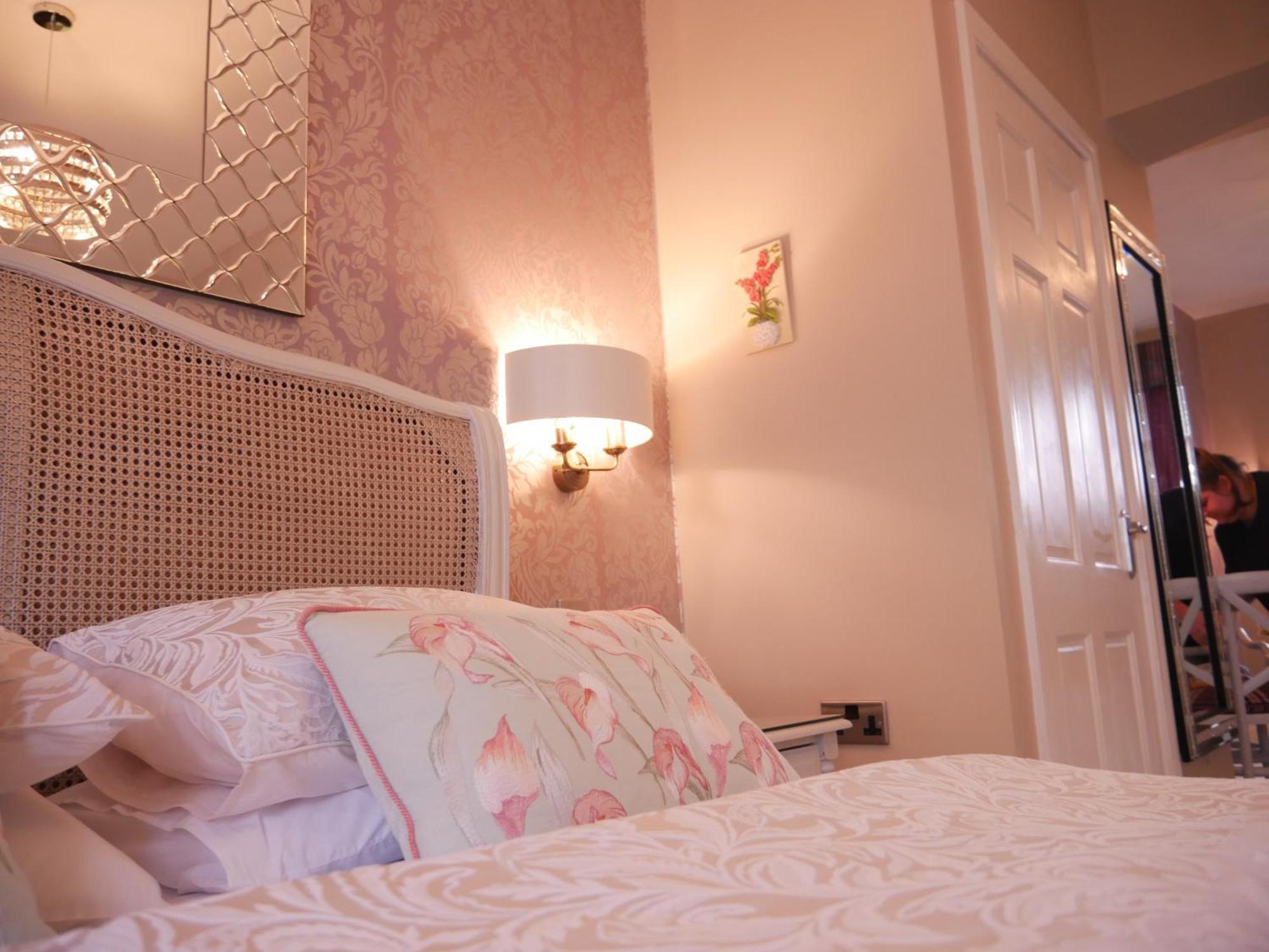 Bowness Bay Suites (Adults Only) 외부 사진